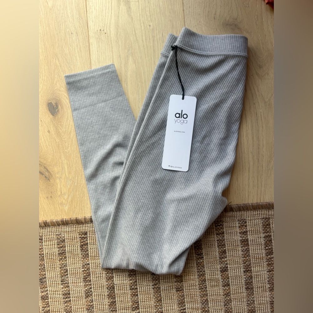 BRAND NEW WITH TAGS alo leggings